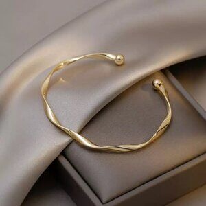 “Anya” Minimalist Twist Open Adjustable Gold Neutral Fashion Simple Bracelet